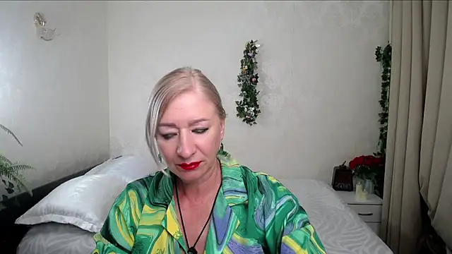 hunters woman online show from July 7, 2026, 1:37 pm