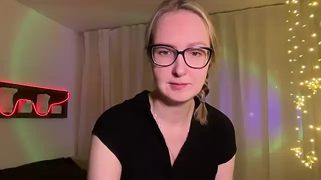 Snapshot of KiraxFate chatting on September 12, 2025, 5:57 pm KiraxFate online show from September 12, 2025, 5:57 pm