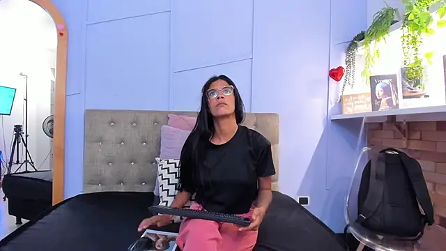 milavega  online show from March 31, 2026, 5:13 pm