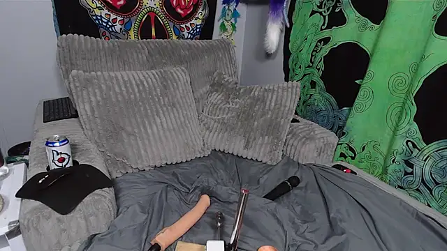 amymatthews92 online show from April 13, 2026, 2:11 pm