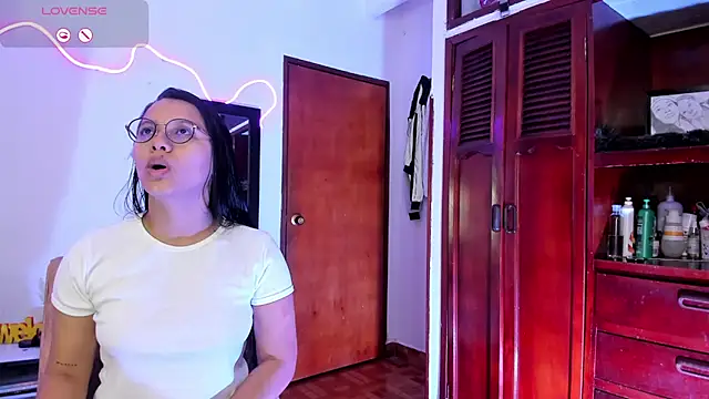 Snapshot of Dilan_and_Mia chatting on September 12, 2025, 1:00 pm Dilan and Mia online show from September 12, 2025, 1:00 pm