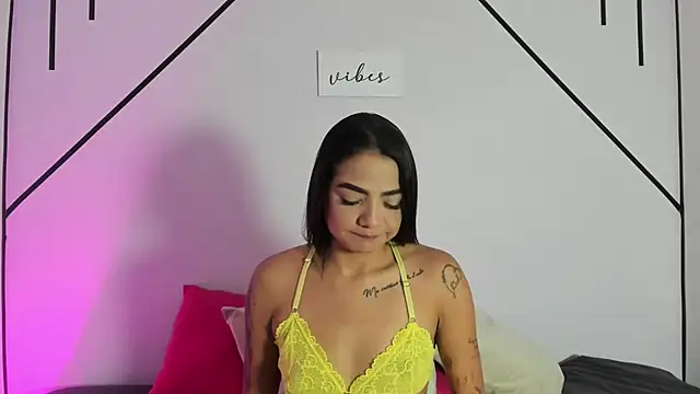 MiahCornell  online show from October 10, 2025, 7:24 pm