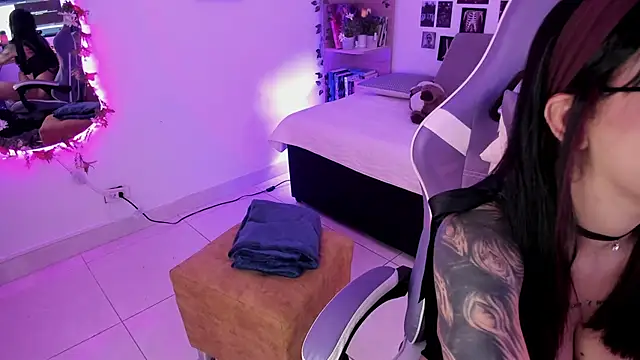 Liz rogers x online show from November 9, 2025, 1:48 am