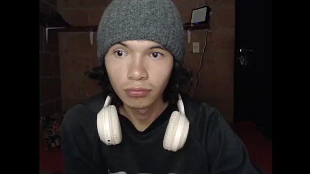 Snapshot of Xoxo_Smiles chatting on September 21, 2025, 5:09 am Xoxo Smiles online show from September 21, 2025, 5:09 am