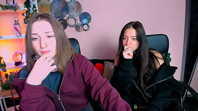 eva smiith  online show from April 13, 2026, 5:46 am