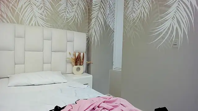 Snapshot of Anni_petite_ chatting on September 13, 2025, 9:14 pm Anni petite online show from September 13, 2025, 9:14 pm