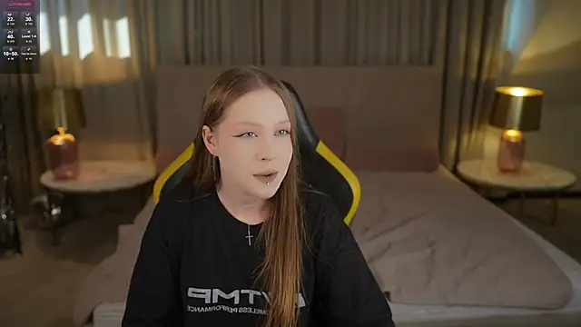 Snapshot of Esmie_Smile chatting on September 26, 2025, 2:21 pm Esmie Smile online show from September 26, 2025, 2:21 pm