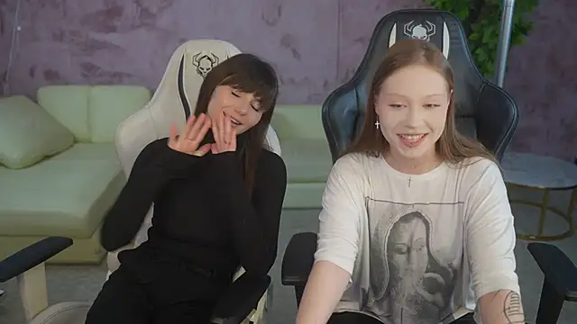 Snapshot of Esmie_Smile chatting on November 1, 2025, 3:36 pm Esmie Smile online show from November 1, 2025, 3:36 pm