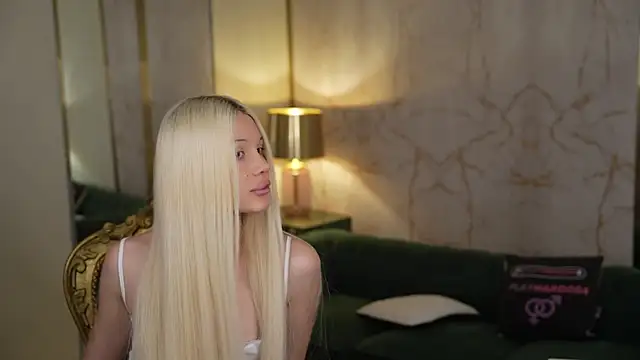 Snapshot of Esmie_Smile chatting on November 7, 2025, 4:07 pm Esmie Smile online show from November 7, 2025, 4:07 pm