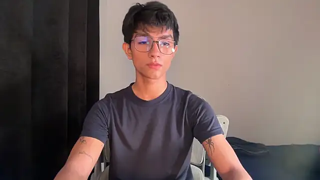 Snapshot of Angel_bunny2 chatting on November 6, 2025, 5:19 am Angel bunny2 online show from November 6, 2025, 5:19 am