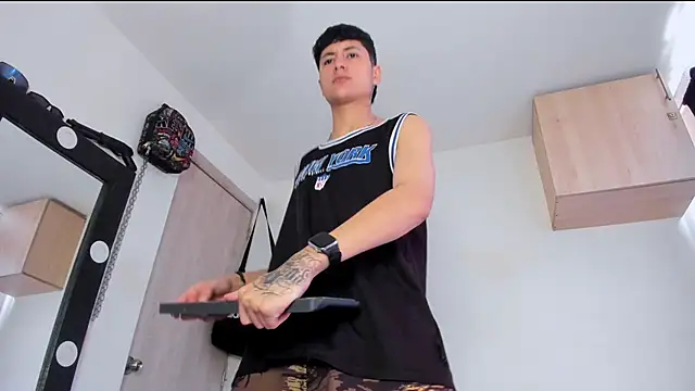 Mateo Escobar online show from September 8, 2025, 3:44 pm