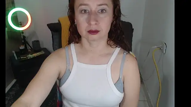 Milf Valeria online show from October 7, 2025, 3:20 pm