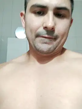 Bradd 32 online show from April 6, 2026, 10:54 pm