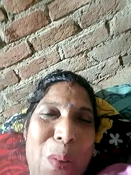 Snapshot of Savita992 chatting on September 26, 2025, 10:47 pm Savita992 online show from September 26, 2025, 10:47 pm