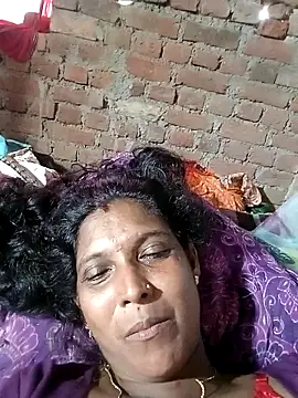 Snapshot of Savita992 chatting on October 10, 2025, 9:52 am Savita992 online show from October 10, 2025, 9:52 am