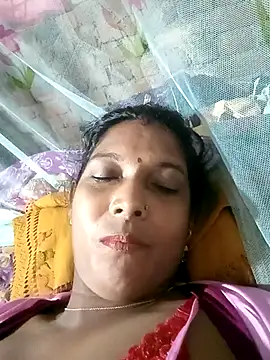 Snapshot of Savita992 chatting on October 14, 2025, 12:00 am Savita992 online show from October 14, 2025, 12:00 am