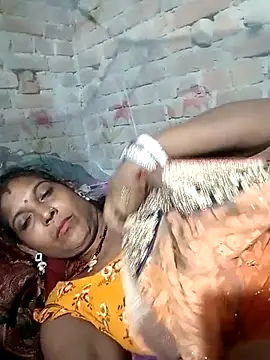 Snapshot of Savita992 chatting on October 20, 2025, 5:02 pm Savita992 online show from October 20, 2025, 5:02 pm