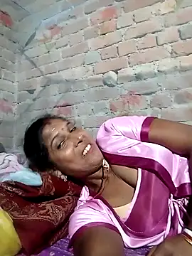 Snapshot of Savita992 chatting on October 21, 2025, 10:21 pm Savita992 online show from October 21, 2025, 10:21 pm