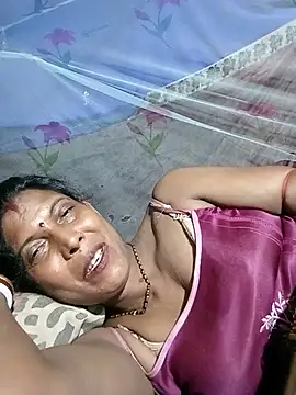 Snapshot of Savita992 chatting on July 7, 2026, 7:29 pm Savita992 online show from July 7, 2026, 7:29 pm