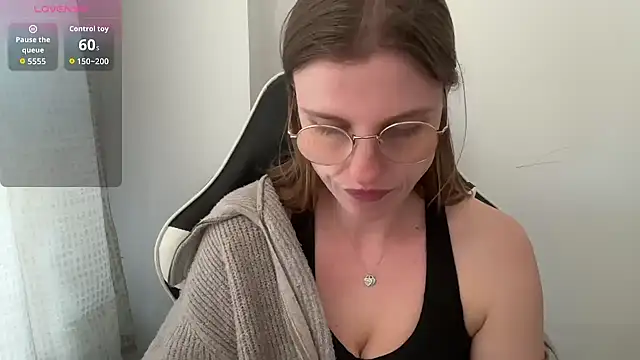 BustyKellyXXX online show from March 25, 2026, 4:13 pm