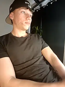 Snapshot of Logan_sixxer chatting on September 25, 2025, 7:39 pm Logan sixxer online show from September 25, 2025, 7:39 pm