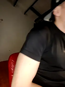 Snapshot of Logan_sixxer chatting on September 28, 2025, 3:23 am Logan sixxer online show from September 28, 2025, 3:23 am