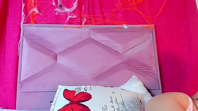 BellaaRossy online show from October 20, 2025, 5:35 pm