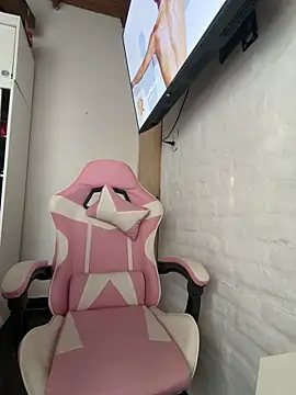 Babylovetiernax online show from April 17, 2026, 8:12 pm