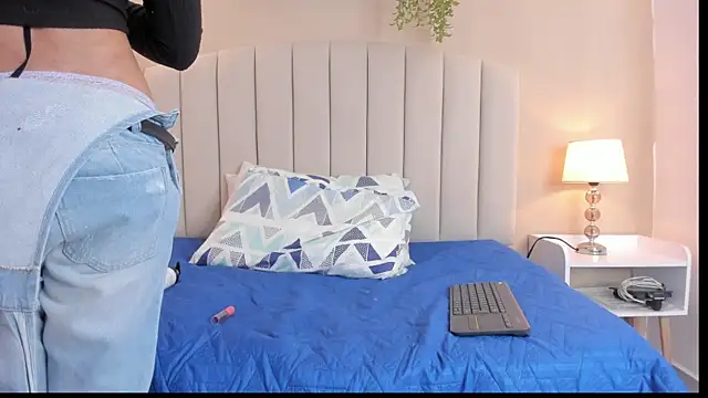 Rachel Donnelly online show from December 5, 2025, 4:32 am