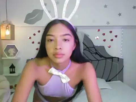 pocahontamoon online show from October 31, 2025, 1:23 pm