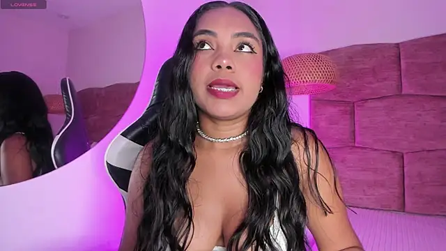 dani velvet online show from December 4, 2025, 2:43 am