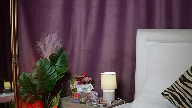 Snapshot of EmmaDallas chatting on May 26, 2026, 8:05 pm EmmaDallas online show from May 26, 2026, 8:05 pm