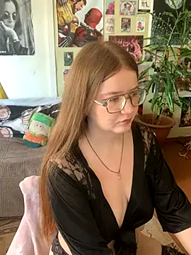 Snapshot of Sienna-Cow chatting on September 10, 2025, 10:37 am Sienna-Cow online show from September 10, 2025, 10:37 am