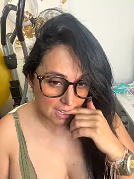 hotadhara01 online show from October 17, 2025, 4:15 am