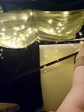 VeiledMuse online show from October 16, 2025, 1:06 am