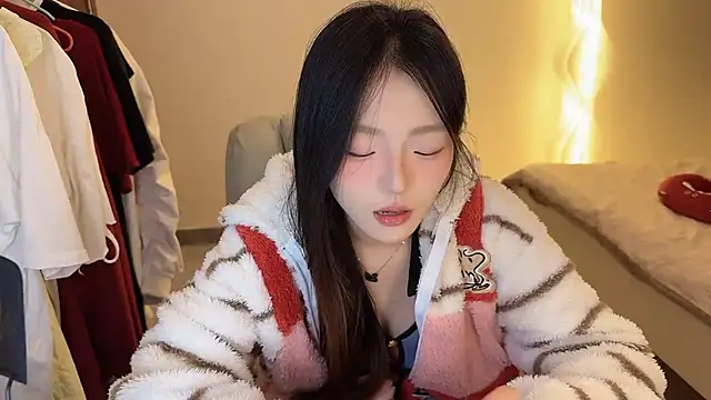 Robin-o3 online show from October 18, 2025, 4:41 pm