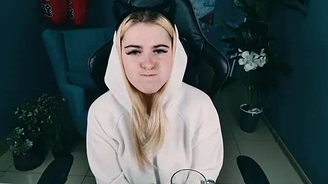 Stef Nicks online show from September 26, 2025, 5:22 am