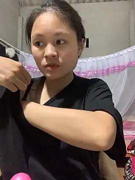 Snapshot of NhuFox chatting on October 8, 2025, 1:31 pm NhuFox online show from October 8, 2025, 1:31 pm