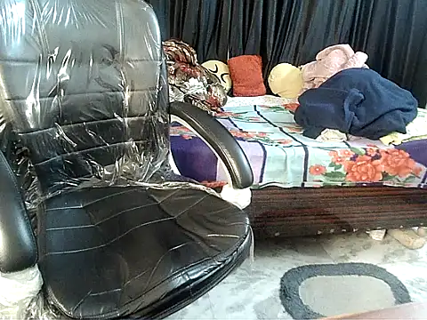 Snapshot of Anaconda-Mall chatting on February 11, 2026, 7:19 pm Anaconda-Mall online show from February 11, 2026, 7:19 pm