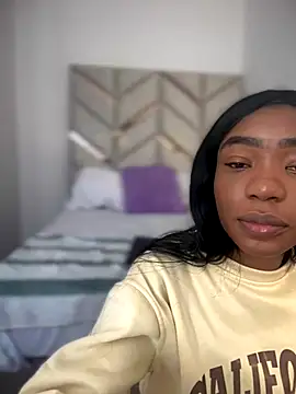 AlanaDoll online show from November 25, 2025, 2:28 pm