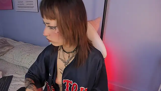 Hannahpage online show from March 24, 2026, 12:43 pm