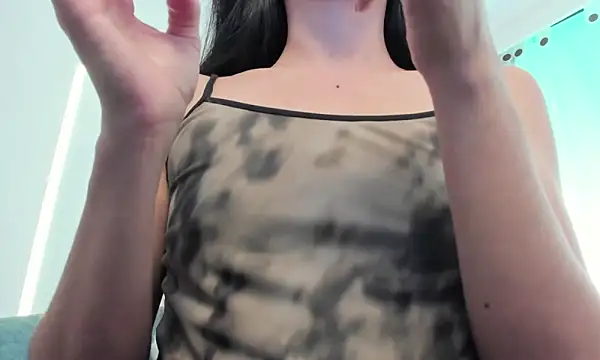 canelleGarces online show from January 31, 2026, 10:41 pm