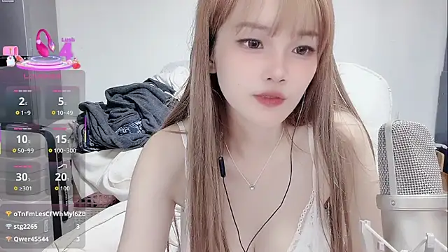 twlilybae online show from February 8, 2026, 9:45 am