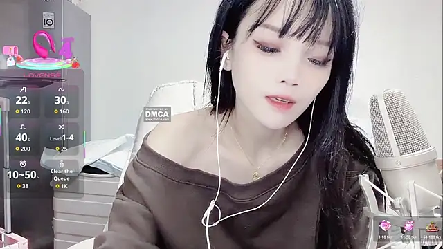 twlilybae online show from March 29, 2026, 3:17 am