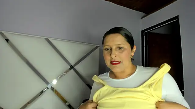 KikaDuque online show from April 6, 2026, 8:10 pm