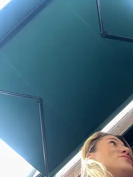 Snapshot of CamyBlossom chatting on October 11, 2025, 4:27 pm CamyBlossom online show from October 11, 2025, 4:27 pm