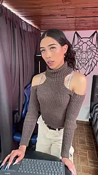Sweet-Cris online show from June 15, 2026, 5:04 pm