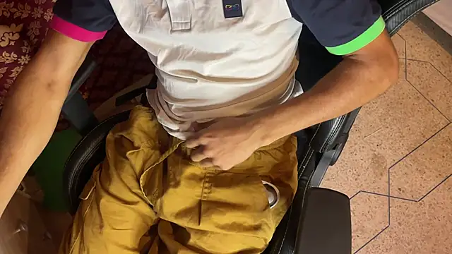 JUSTFORRICH online show from October 18, 2025, 1:45 pm