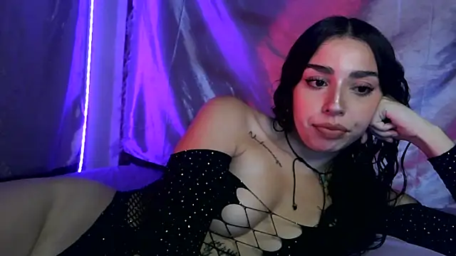 sweetbrunette22 online show from February 11, 2026, 4:45 pm