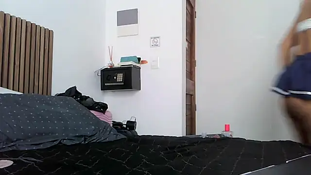 sweetbrunette22 online show from April 20, 2026, 6:20 pm